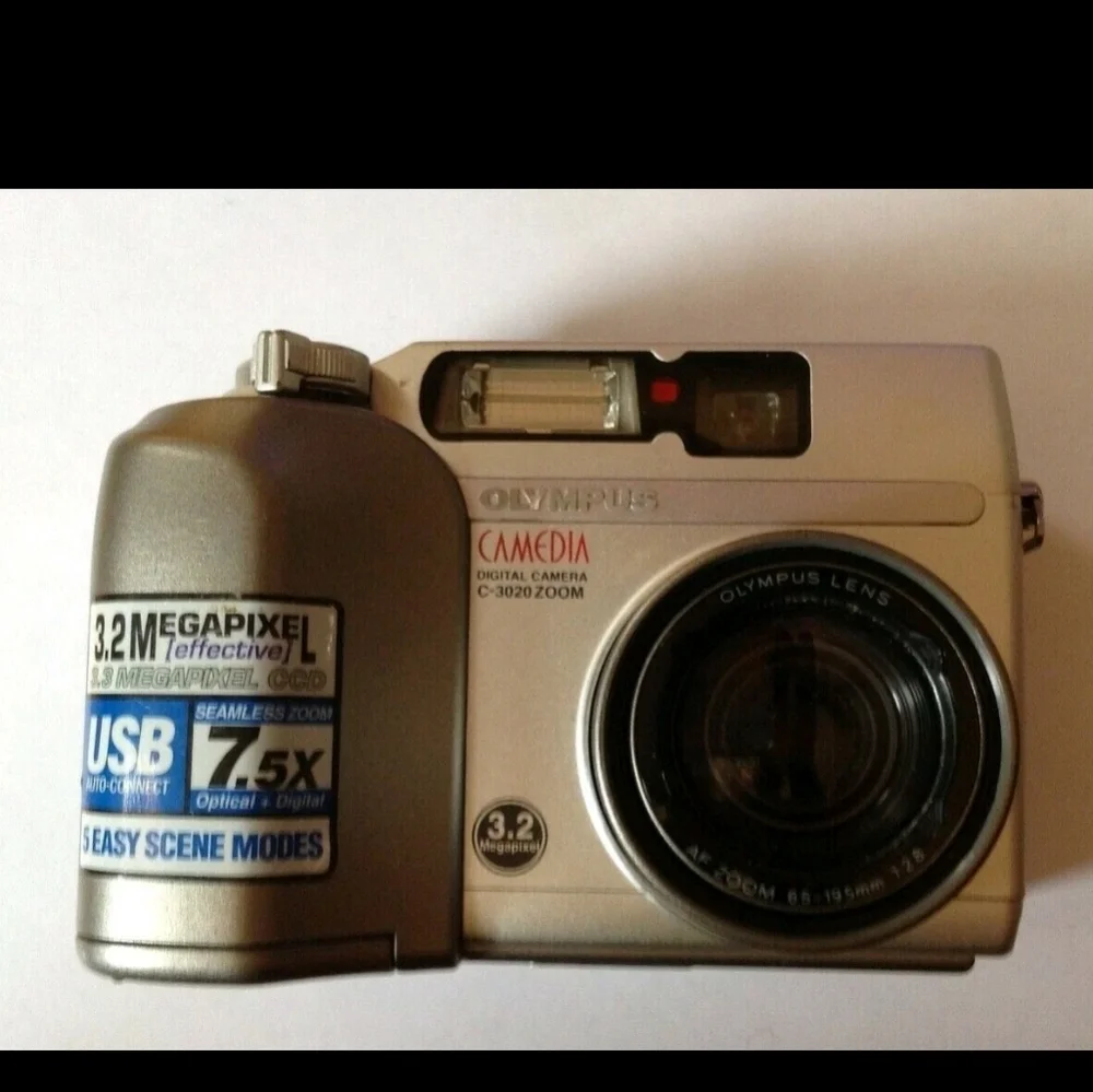 Olympus C-3020 Zoom 3.2MP Digital Camera - Metallic Silver USB Connect
